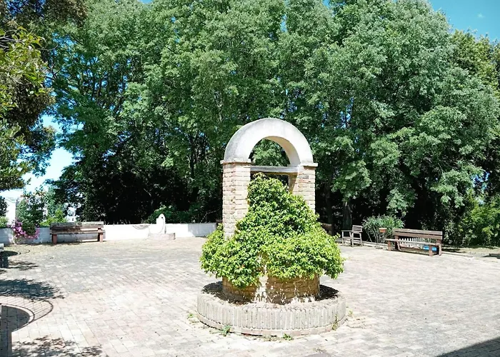 Casa Famiglia Di Nazareth 洛雷托